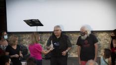 Entrega del Premio Ascaso al portavoz de la Comisión Permanente de Espiello, Antonio Revilla.