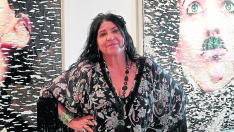 La pintora, escultora y fotógrafa Lita Cabellut, ante sus obras.