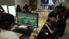 China restringe los videojuegos en línea para menores de 18 años a tres horas a la semana