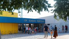 La vuelta al cole, con protesta incluida, en el colegio Soledad Puértolas de Zaragoza.
