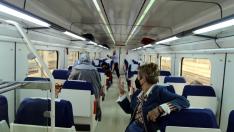 Los usuarios del tren que sale de Delicias a las 8.43 estrenaron la nueva maquinaria.