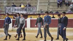 Alumnos de escuelas de Huesca, Zaragoza y Valencia han lidiado a muerte seis novillos erales en la clase abierta al público organizada por la Peña Taurina Oscense.