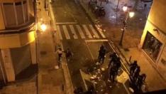 Un grupo de radicales se enfrentó a los agentes en la plaza del Justicia y la noche terminó con más de una docena de detenidos.