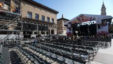 Las actuaciones de jota en el escenario del Pilar la mañana del domingo.