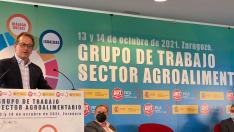 El secretario general de UGT-FICA, Pedro Hojas, durante su participación en la jornada sobre el sector agroalimentario que se celebra en Zaragoza.