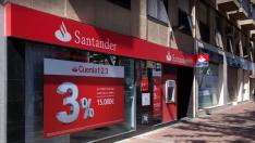 Imagen del Banco Santander que ha sido atracado en Murcia.