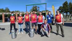 Un grupo de turolenses tras hacer una demostración de lanzamiento de saco en altura en el último congreso internacional de juegos tradicionales, celebrado en octubre en Burgos.