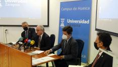 El rector de la Universidad de Zaragoza, el presidente de la DPH, el alcalde de Huesca y el decano de la Facultad de Ciencias de la Salud y el Deporte
