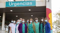 Un grupo de matronas, enfermeras, TCAEs y celadores de paritorios y de la planta de alto riesgo del Hospital Infantil de Zaragoza.
