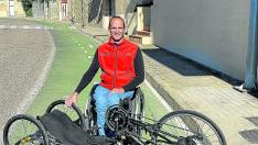 Diego Ballesteros, en un tramo de carril bici de Barbastro, esta semana.