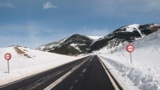 Se ha renovado el firme en varios puntos de la carretera de acceso a Cerler.