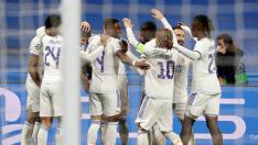 Los jugadores del Real Madrid celebrando el gol de Marco Asensio