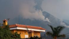 El volcán de Cumbre Vieja sigue con su actividad de emisión de piroclastos y de lava fluida