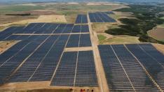 Parque de lacas fotovoltaicas de Forestalia en El Aliagar, en San Mateo de Gállego.