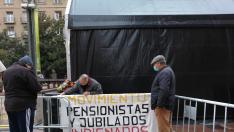 Concentración de pensionistas este lunes en la plaza del Pilar de Zaragoza.