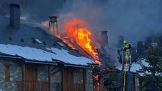 Incendio de viviendas en Tramacastilla de Tena, uno de los primeros que atendió el Speis.