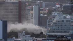 Un virulento incendio se desata en el Parlamento de Sudáfrica