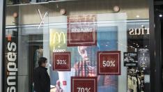 Primer domingo de rebajas en Puerto Venecia.