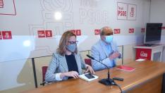 Mayte Pérez, con el secretario de Organización del PSOE en Teruel, Javier Baigorri.