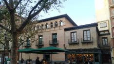 La terraza de La despensa de Montal, en la calle Torre Nueva, uno de los establecimientos que ha incorporado calefactores.