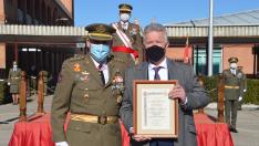 Los reconocimientos se han entregado en el patio de armas del acuartelamiento Barón de Warsage.