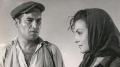 Carmen Sevilla y Jorge Mistral en la película La Venganza, dirigida por Juan Antonio Bardem en 1958
