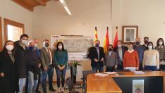 El director general de Carreteras, Bizén Fuster, presentó en el Ayuntamiento de Monegrillo los detalles de esta actuación.