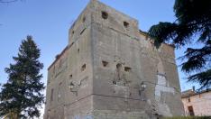 El palacio de los Altarriba de Permisán (Ilche) está en un avanzado estado de ruina.