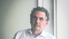 El director general de Salud Pública, en su despacho.