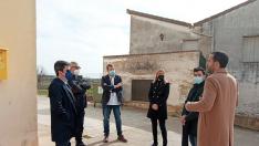 El alcalde de Huesca, con concejales, vecinos de Cuarte y el representante de Embou.
