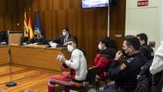 Los acusados, durante el juicio celebrado ayer en la Audiencia Provincial de Zaragoza.