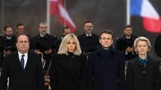 François Hollande, Brigitte Macron, Emmanuel Macron y Ursula von der Leyen durante el homenaje a las víctimas del terrorismo en Europa.