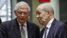 Josep Borrell junto al ministro de exteriores francés, Le Drian, este lunes en Bruselas.