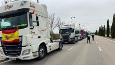 Transportistas aragoneses en la manifestación ante el Ministerio de Transportes de este viernes.