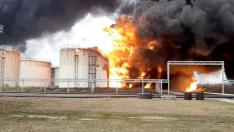 Imagen facilitada por el Gobierno ruso del depósito ardiendo en Bélgorod