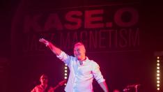 Kase.O sonríe a la audiencia y lanza buenas vibras durante el último concierto del Jazz Magnetism en Zaragoza, el pasado mes de octubre.