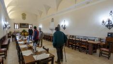 Compartiendo mesa con los monjes del monasterio del Olivar de Estercuel