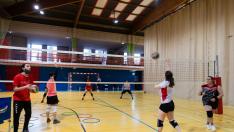 Entrenamiento de los equipos de voleibol de Cierzo LGTB en Zaragoza.