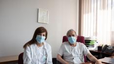 Antonio Rezusta y Yolanda Palacios, en el servicio de Microbiología del Servet.