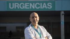 Rafael Marrón, frente al servicio de Urgencias del Servet.