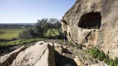 Piedras fecundantes en la Cueva de los Moros en la localidad de Bespén (Huesca). gsc