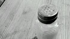 La cantidad de sal recomendada al día son unos cinco gramos.