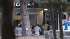 Uno de los heridos, a su llegada al Hospital Militar de Zaragoza.