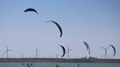 La Loteta, en Luceni, capital del kitesurf con la Copa de España de aguas interiores