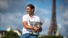Rafa Nadal, en el tradicional posado tras conquistar su 14º Roland Garros