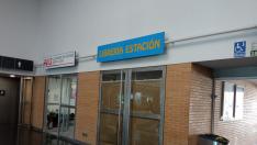 El kiosco-librería de la estación intermodal de Huesca cerró recientemente por la jubilación de su propietaria.