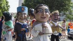 Comparsa de cabezudos de las Fiestas del barrio de Valdespartera de Zaragoza.