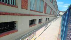 Todo el perímetro del colegio ha sido vallado, restando espacio a la zona de recreo.