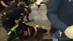 Vídeos subidos a las redes sociales muestran enfrentamientos con la Policía en las protestas de California