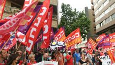 UGT y CC. OO. reivindican ante las sedes de la patronal que se suban los salarios